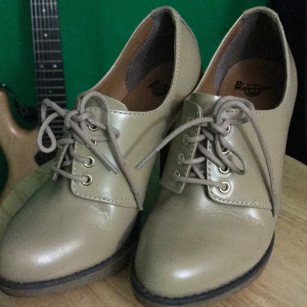 Dr. Martens Ofira